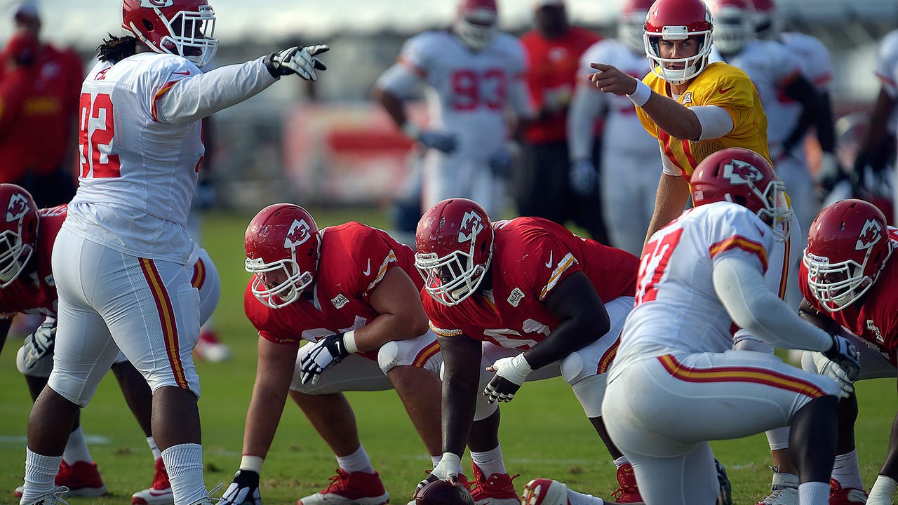 Alex Smith, Andy Dalton in spotlight as Bengals visit Chiefs